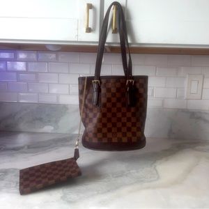 Louis Vuitton Damier Ebene Marais Bucket bag 23
